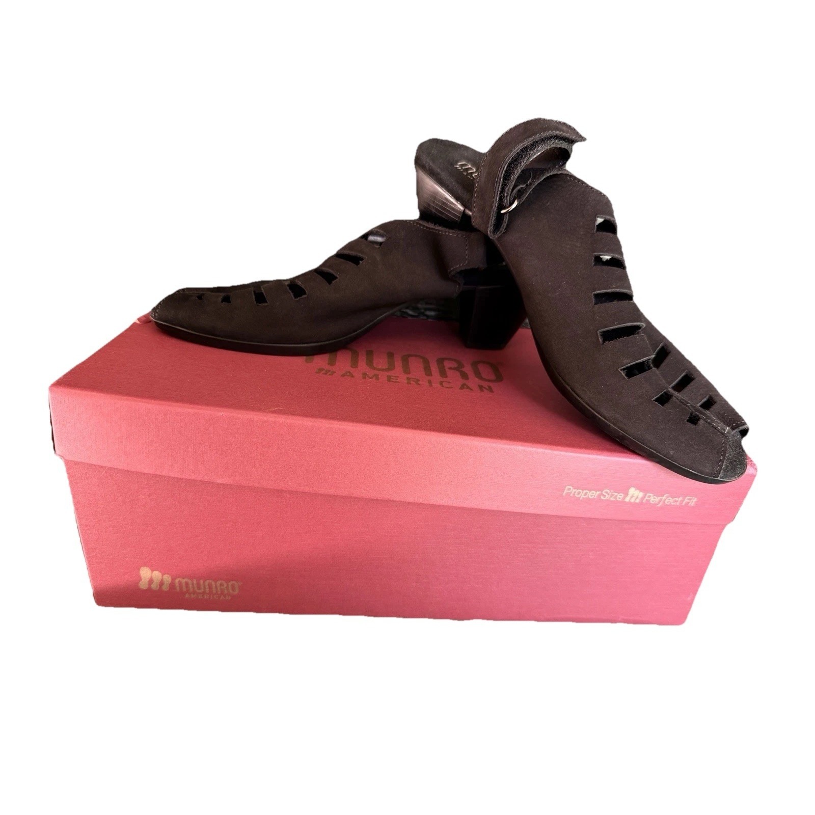 Munro American Abby Black Nubuck Leather Cutout Sandals Heels 9m Nib New In Box